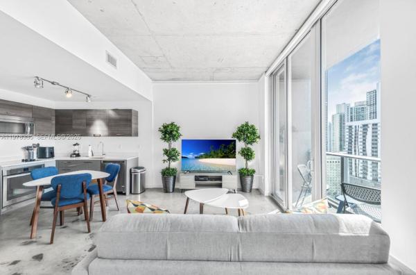 Centro, 151 SE 1st St #2409, Miami, Florida 33131, image 2