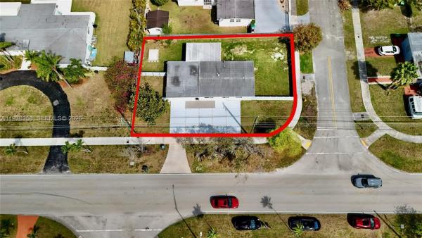 Lee Manor, 10381 SW 32nd St, University Park, Florida 33165, image 3