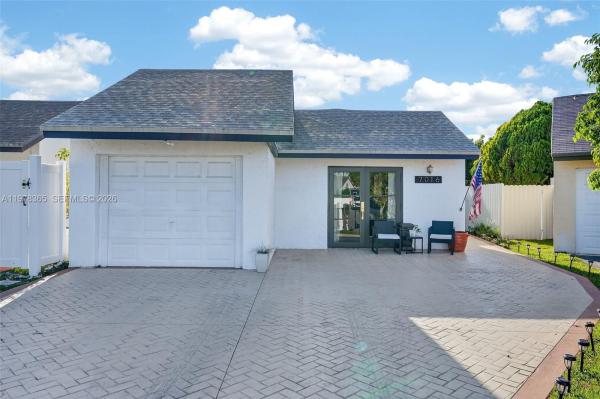 7016 SW 103rd Pl, Unincorporated Dade County, Florida 33173, image 1