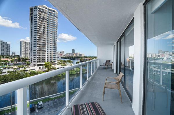 Waterview 2, 20515 E Country Club Dr #849, Aventura, Florida 33180, image 1