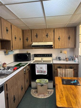 9180 SE Fontainebleau Blvd #302, Unincorporated Dade County, Florida 33172, image 1