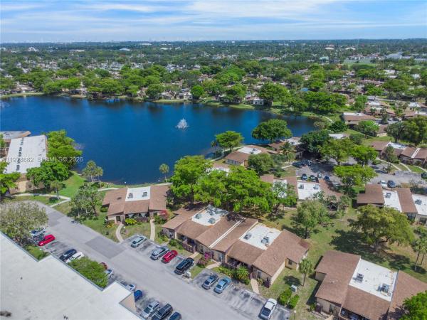 Cambridge House Of Carriage Hills, 300 Berkley Rd #108, Hollywood, Florida 33024, image 1