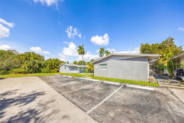 Boulevard Villas, 355 NW 32nd St, Oakland Park, Florida 33309, image 2