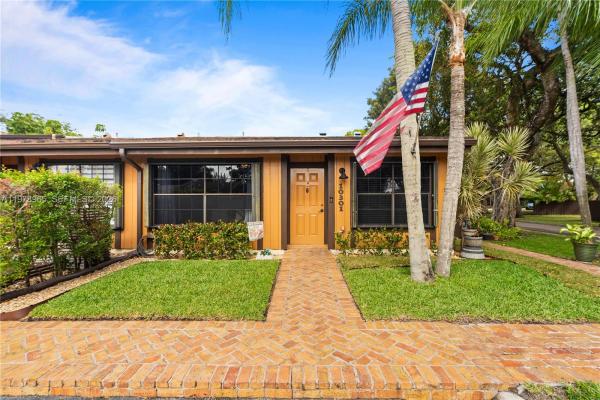 Cedarwoods At Pembroke Lakes, 10301 Laurel Ct, Pembroke Pines, Florida 33026, image 1