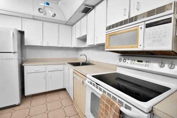 Oakbrook Village, 8280 SW 24th St #7104, North Lauderdale, Florida 33068, image 2