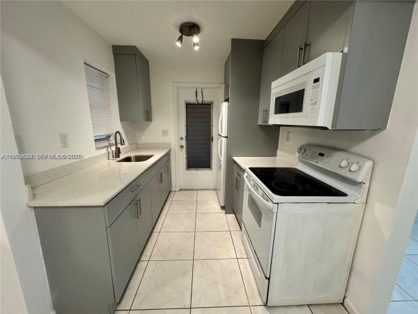 2005 Jefferson St #205, Hollywood, Florida 33020, image 3