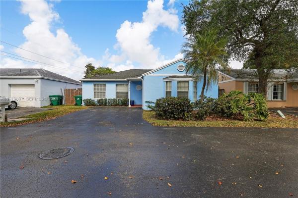 14566 SW 124th Pl, Unincorporated Dade County, Florida 33186, image 1