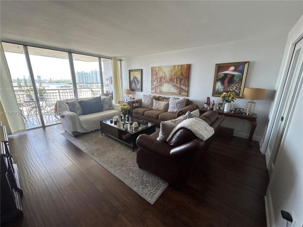 Del Prado, 18031 Biscayne Blvd #904-3, Aventura, Florida 33160, image 2