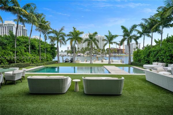 Beach View, 5501 Pine Tree Dr, Miami Beach, Florida 33140, image 3