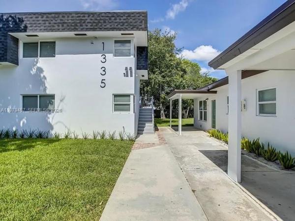 Acapulco Townhomes, 1337 NE 5th Ave #7, Fort Lauderdale, Florida 33304, image 2