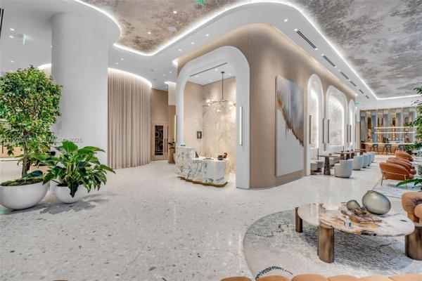 77 SE 5th St #2405, Miami, Florida 33131, image 1
