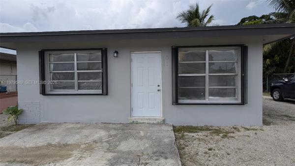 McClure Manors, 1011 NW 9th St #A, Homestead, Florida 33030, image 1