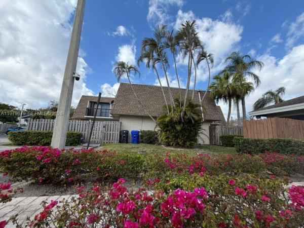 Bay Tree Patio Homes, 8209 SW 23rd Ct #17C, North Lauderdale, Florida 33068, image 1