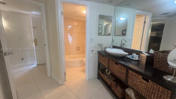 Bravura, 3301 N Country Club Dr #211, Aventura, Florida 33180, image 3