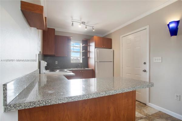 1020 SW 7th St #9, Miami, Florida 33130, image 2