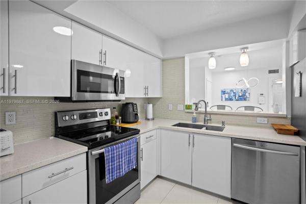 Sheridan Beach Club, 529 E Sheridan St #307, Dania Beach, Florida 33004, image 1