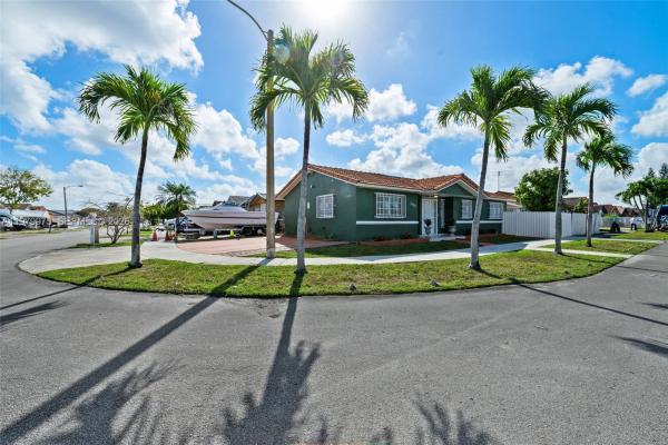 Robles Gardens, 2496 W 70th Pl, Hialeah, Florida 33016, image 2
