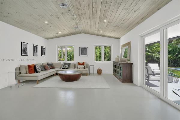 Manor Grove, 117 NE 20th St, Wilton Manors, Florida 33305, image 3