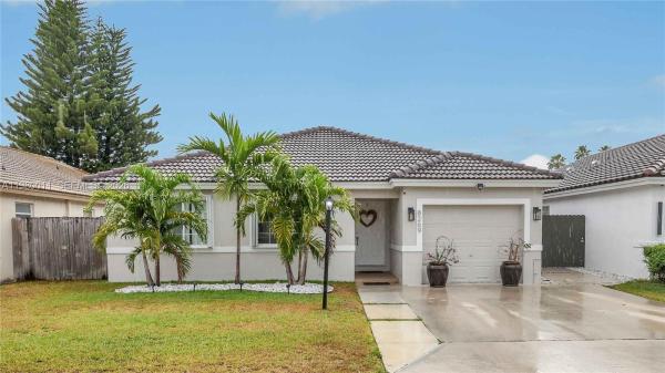 8269 SW 157th Pl, Unincorporated Dade County, Florida 33193, image 1