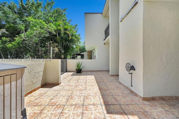 Oakview, 9133 Fontainebleau Blvd #5, Fountainebleau, Florida 33172, image 2