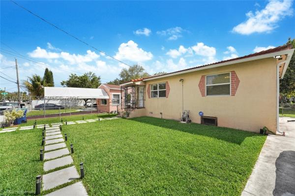 560 NW 97th St, Unincorporated Dade County, Florida 33150, image 1