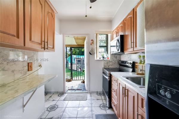 560 NW 97th St, Unincorporated Dade County, Florida 33150, image 3