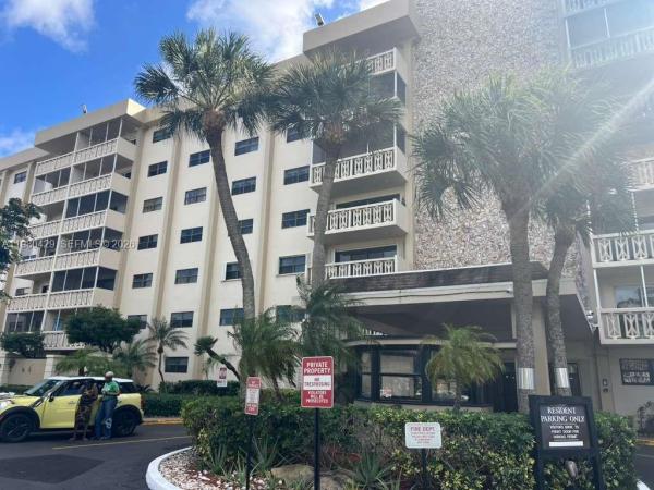 800 NE 195th St #501, Unincorporated Dade County, Florida 33179, image 1