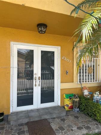 Alameda Jardins, 2501 W 73rd Pl, Hialeah, Florida 33016, image 2