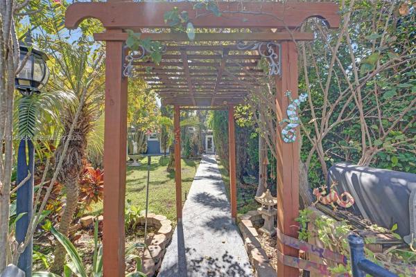 Grapeland, 2258 SW 15th St, Miami, Florida 33145, image 2