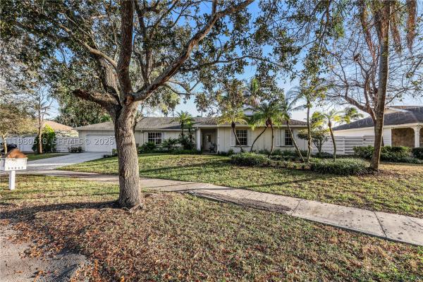 Robin's Run West, 14952 SW 149th St, Country Walk, Florida 33196, image 2