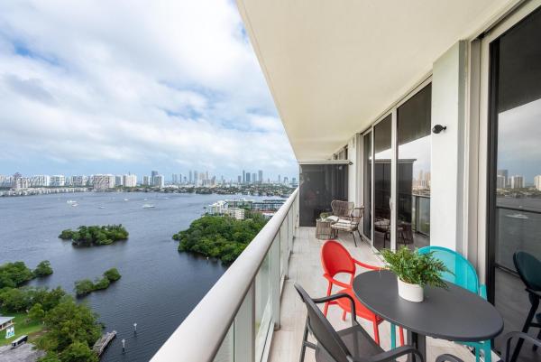 The Harbour North Tower, 16385 Biscayne Blvd #2304, North Miami Beach, Florida 33160, image 1