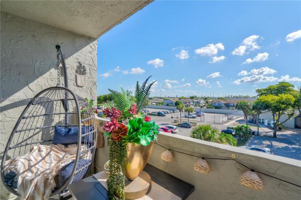 Samari Lake East, 10000 NW 80th Ct #2456, Hialeah Gardens, Florida 33016, image 1