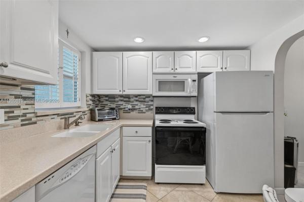 Royal Park Gardens 1, 6650 Royal Palm Blvd #207C, Margate, Florida 33063, image 1