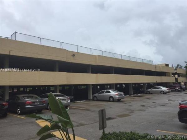 The Greynolds Park Club, 17890 W Dixie Hwy #106, North Miami Beach, Florida 33160, image 2