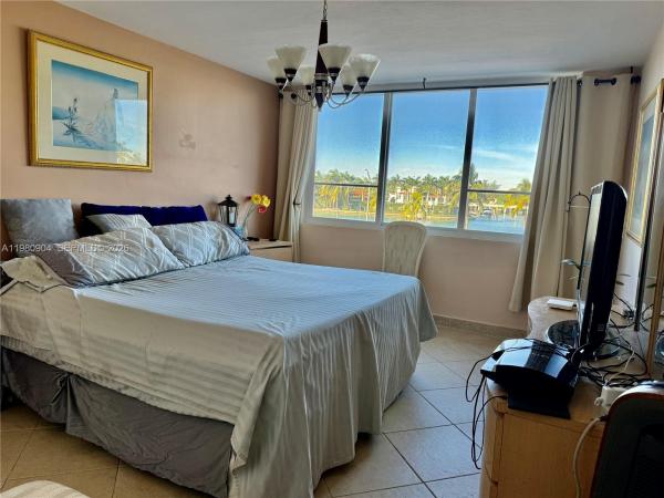 The Carriage Club, 5005 Collins Ave #304, Miami Beach, Florida 33140, image 2