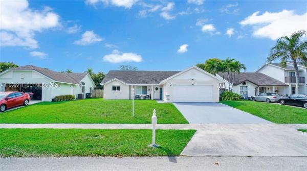 9770 SW 216th Ter, Cutler Bay, Florida 33190, image 1