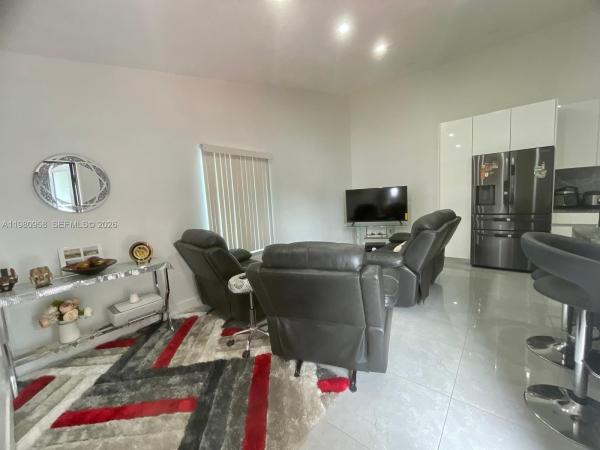 Kings Gardens, 4518 NW 185th St, Miami Gardens, Florida 33055, image 2