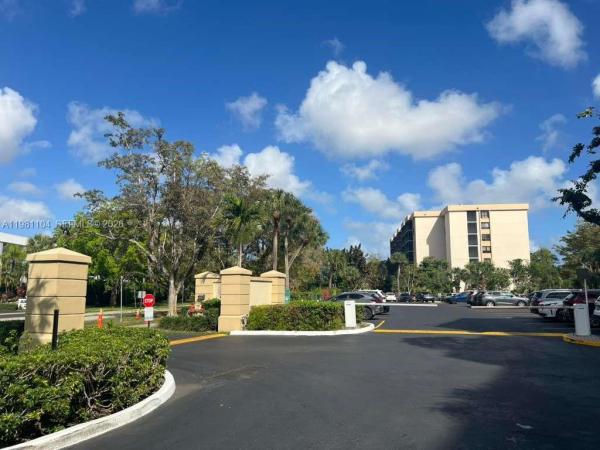 800 NE 195th St #501, Unincorporated Dade County, Florida 33179, image 1