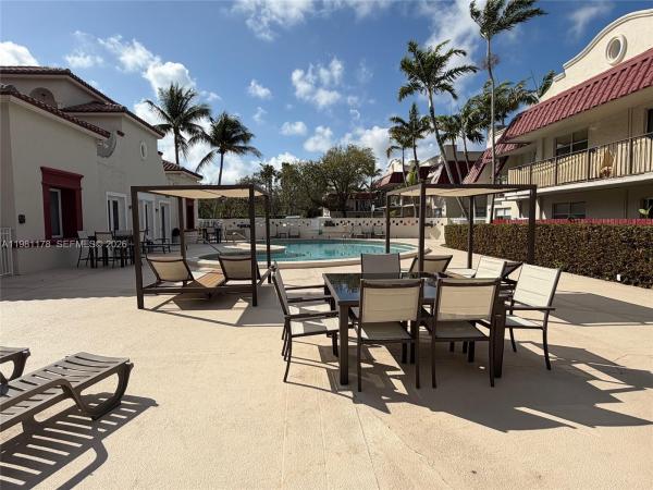 Villas Of Pinecrest, 6709 N Kendall Dr #209, Pinecrest, Florida 33156, image 3