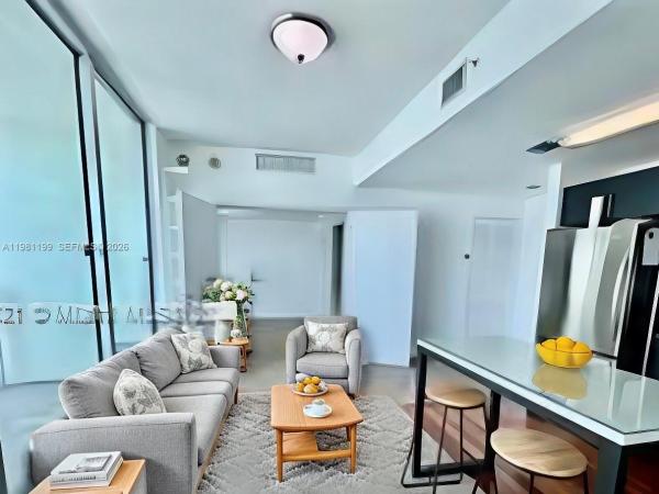 Met 1, 300 S Biscayne Blvd #T-2703, Miami, Florida 33131, image 1