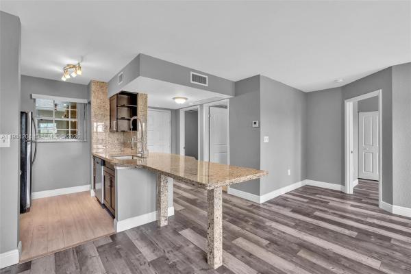 LakeView Club, 2871 N Oakland Forest Dr #204, Oakland Park, Florida 33309, image 1