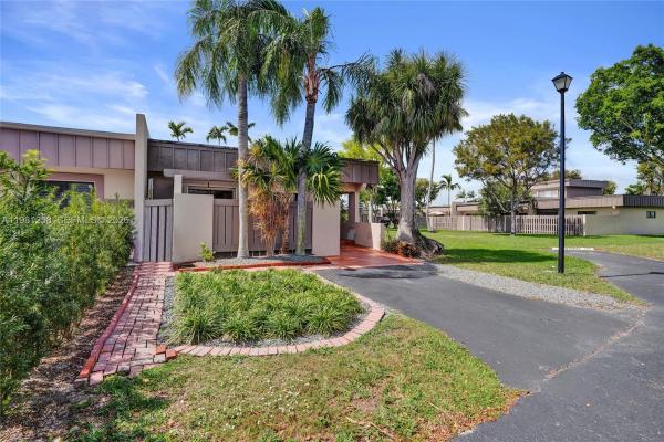 7382 SW 105th Pl, Unincorporated Dade County, Florida 33173, image 1