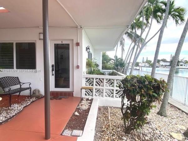 Creek Club, 8040 Tatum Waterway Dr #5, Miami Beach, Florida 33141, image 2