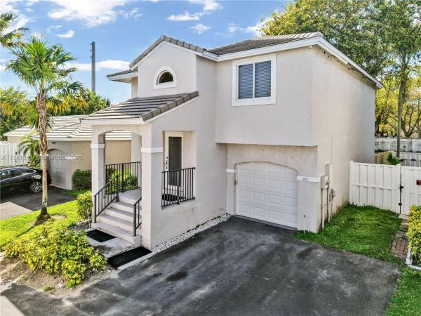 Quatraine At Jacaranda, 9913 NW 2nd St, Plantation, Florida 33324, image 2
