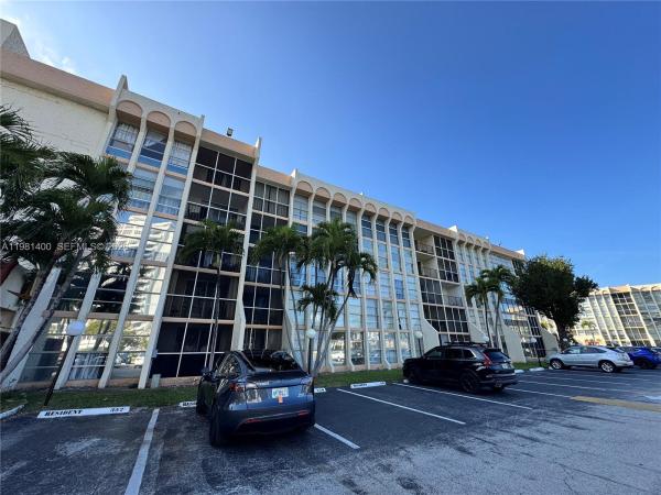 De Soto Park South, 701 Three Islands Blvd #103, Hallandale Beach, Florida 33009, image 2