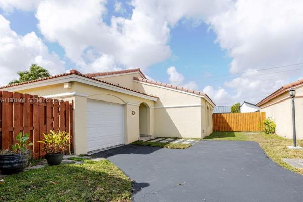 Poinciana Pointe, 8940 SW 4th Ter, Fountainebleau, Florida 33174, image 2
