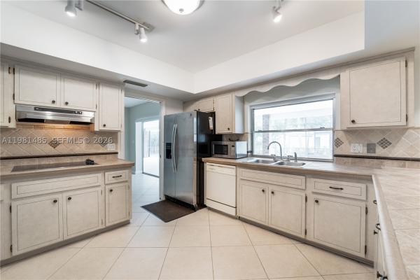 Royal Palm Harbor, 7970 SW 146th St, Palmetto Bay, Florida 33158, image 2