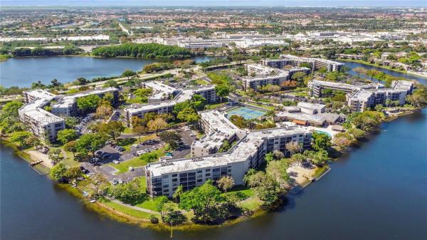 Colony Point, 1100 Colony Point Cir #201, Pembroke Pines, Florida 33026, image 2