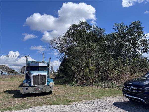 Ridgeway Beach, Rardin Ave, Pahokee, Florida 33476, image 2