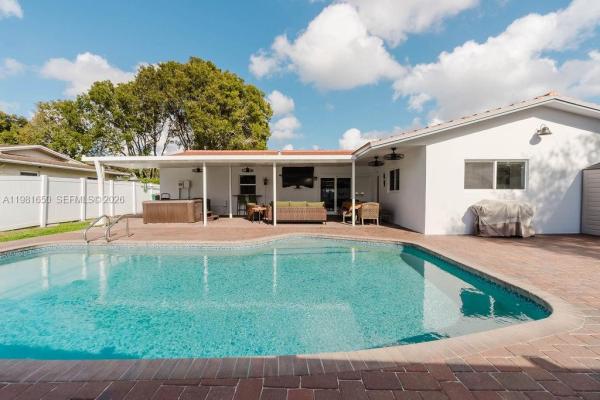 Pembroke Lakes, 1710 NW 106th Ter, Pembroke Pines, Florida 33026, image 2